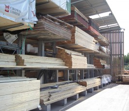 Kragarmregale für die Lagerung von Holzhäusern