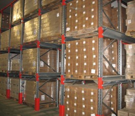Einfahrregale – Palettenregale werden häufig bei der Lagerung einer relativ geringen Anzahl von Produktlinien verwendet