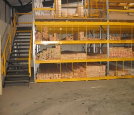 Stakapal erzeugt horizontale Fachregale mit der  Möglichkeit von zusätzlichen aufgestockten Lagerebenen, Treppen und Verladetoren