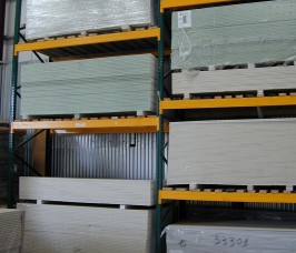 Stakrak SR2000 Serie von anpassbaren Palettenregalen  für die Lagerung von Gipskarton Produkten