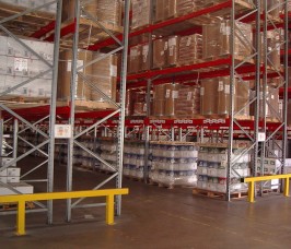 Stakapal Pallet Racking ensures efficient stock control in any Food Distribution Warehousing operation Stakapal's SR2000 Series Pallet Racking offers 100% selectivity to a vast range of Food Products