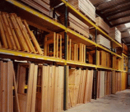 Holzfenster und Holztüren Fertigprodukte  können in der Stakrak SR2000 Serie Palettenregal gelagert und ausgestellt werden