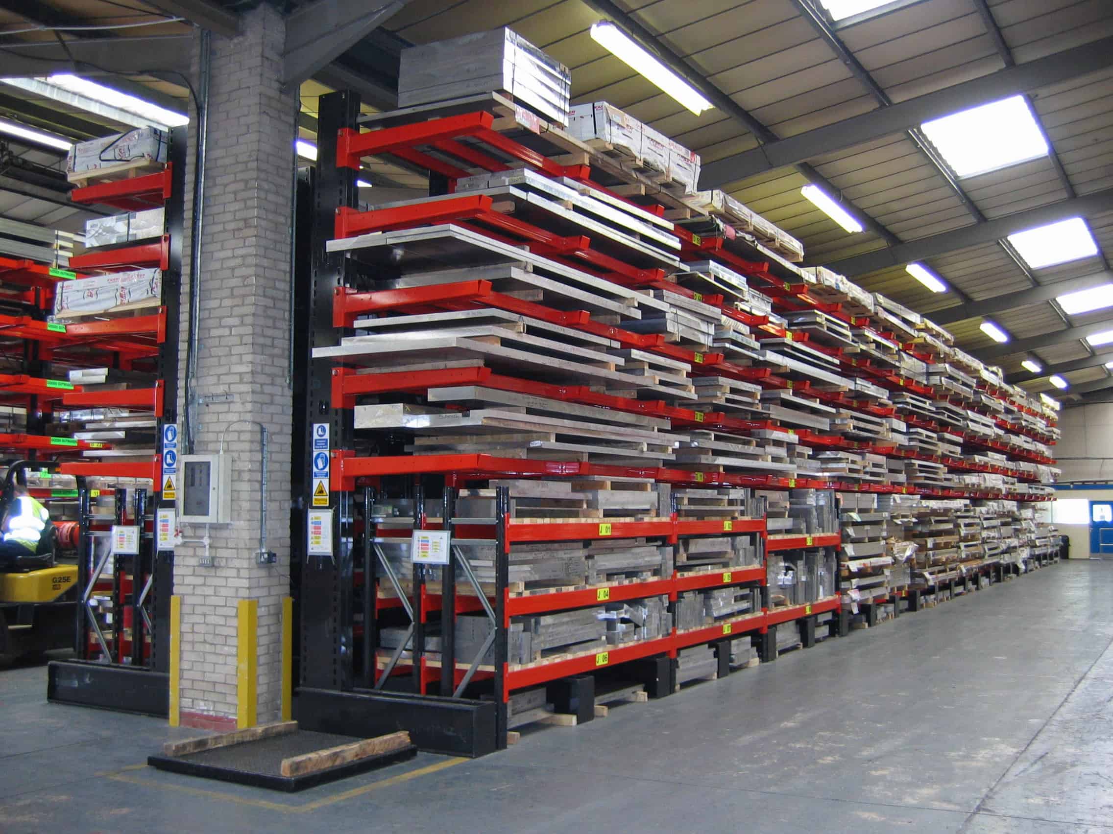 Lateral Beam Cantilever Racks